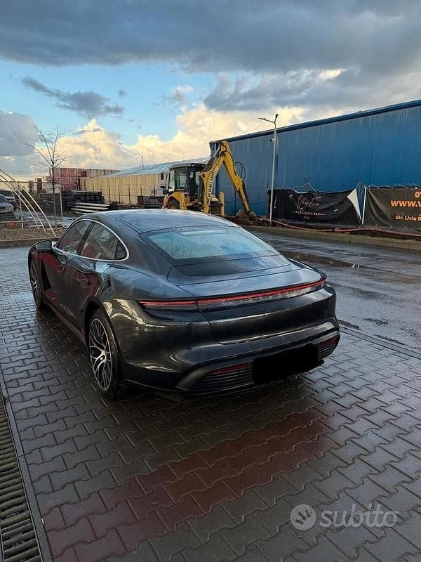 Usata Porsche Taycan 4S 139 kW (190 CV) 2023 Grigio Berlina