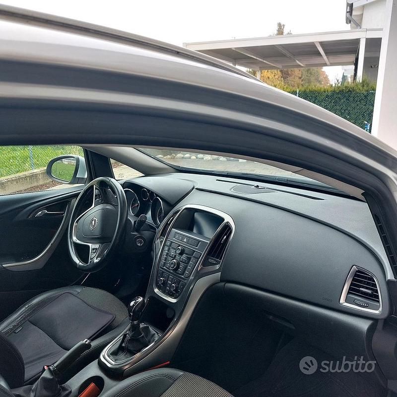 Usata Opel Astra Sport 125 CV (91 kW) 2012 Grigio Berlina