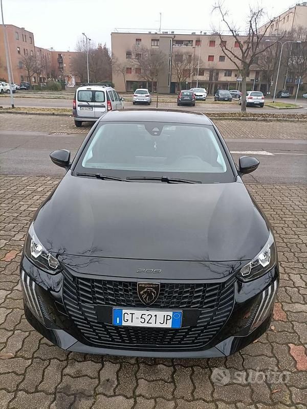 Usata Peugeot 208 Style 75 CV (55 kW) 2024 Nero Utilitaria