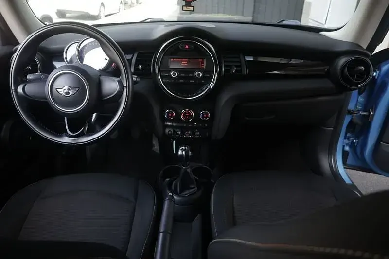 Usata Mini ONE 102 CV (75 kW) 2018 Azzurro Utilitaria