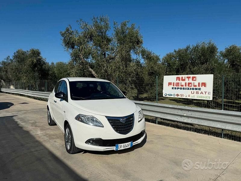 Usata Lancia Ypsilon Gold 69 CV (50 kW) 2013 Bianco Utilitaria