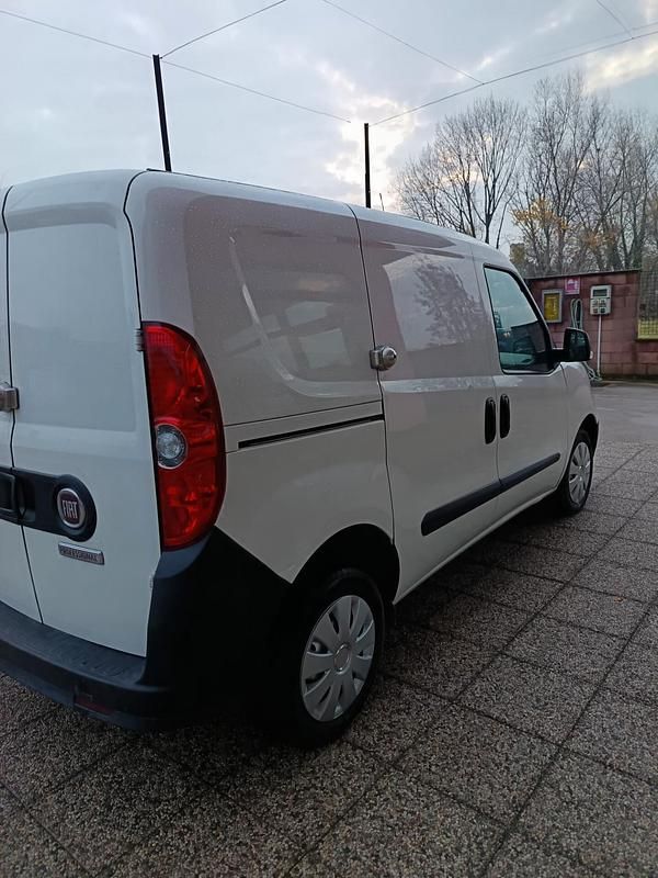 Usata Fiat Doblò Business 95 CV (69 kW) 2021 Bianco Monovolume