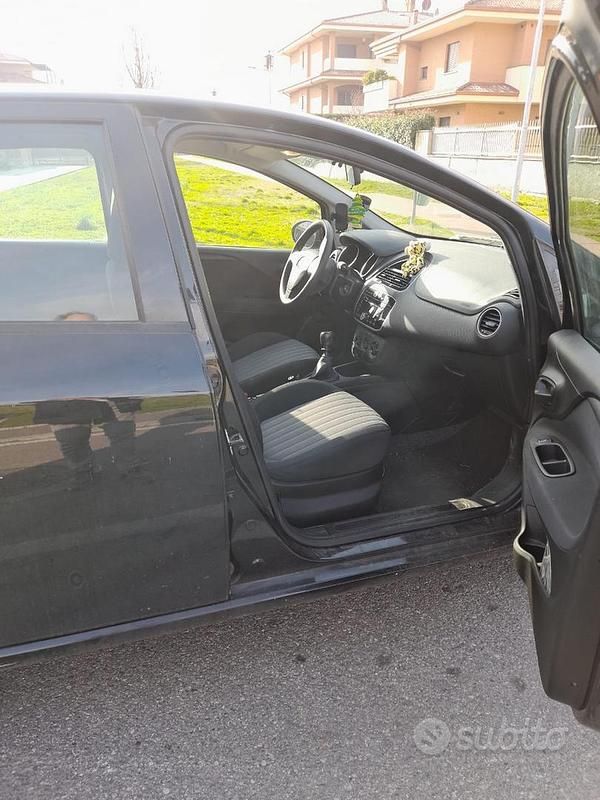 Usata Fiat Punto 69 CV (50 kW) 2018 Nero Utilitaria