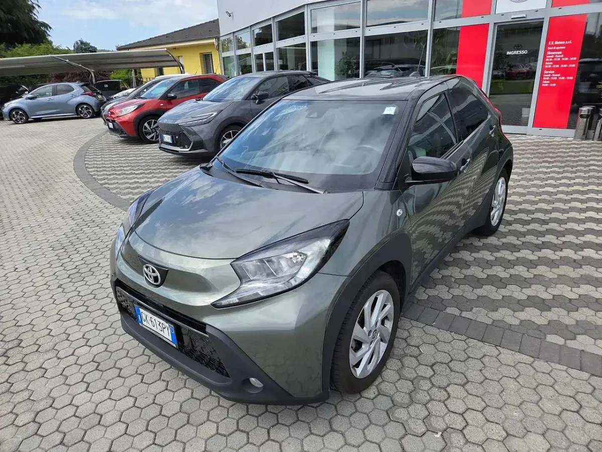 Usata Toyota Aygo X Trend 72 CV (52 kW) 2022 Cardamom green & black met SUV