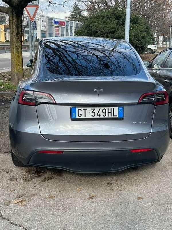 Usata Tesla Model Y 152 kW (208 CV) 2024 Grigio SUV