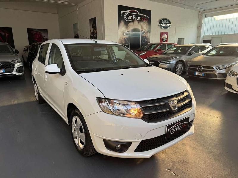 Bianco Usata 2015 Dacia Sandero Due volumi | 6400 € (Buon prezzo) - Immagine 1/4