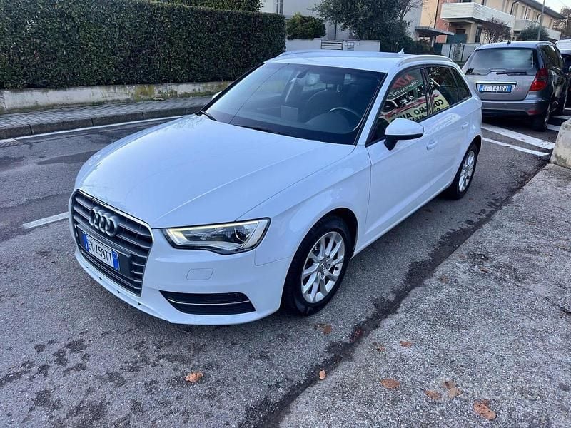Usata Audi A3 Young 105 CV (77 kW) 2015 Bianco Berlina