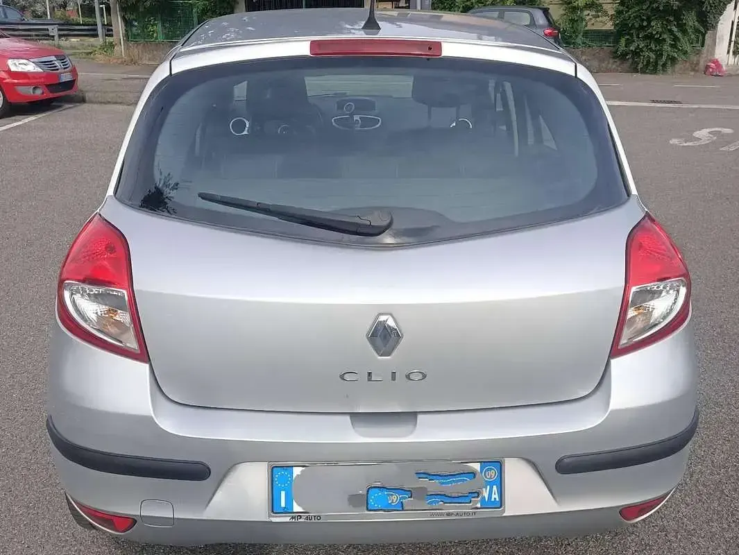 Usata Renault Clio III Dynamique 75 CV (55 kW) 2009 Berlina