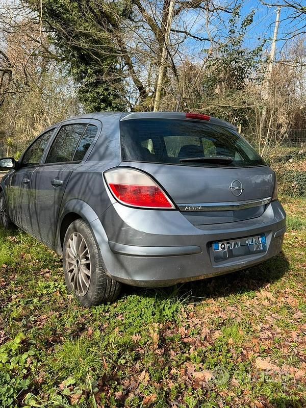 Usata Opel Astra 101 CV (74 kW) 2004 Grigio Utilitaria