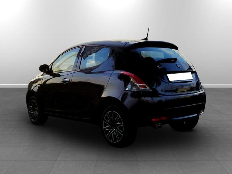 Usata Lancia Ypsilon Gold 69 CV (50 kW) 2022 Nero Utilitaria