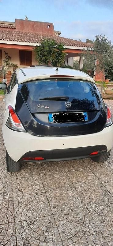 Usata Lancia Ypsilon 69 CV (50 kW) 2013 Bianco Utilitaria