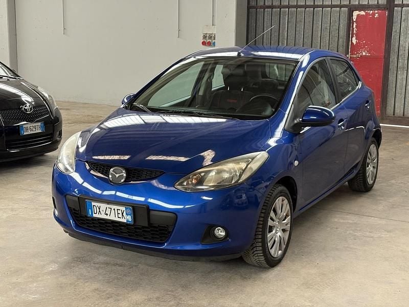 Usata Mazda 2 75 CV (55 kW) 2010 Blu Utilitaria
