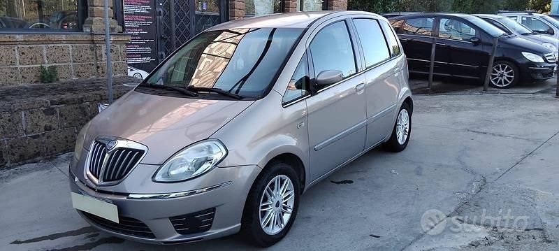 Usata Lancia Musa 95 CV (69 kW) 2007 Beige Monovolume