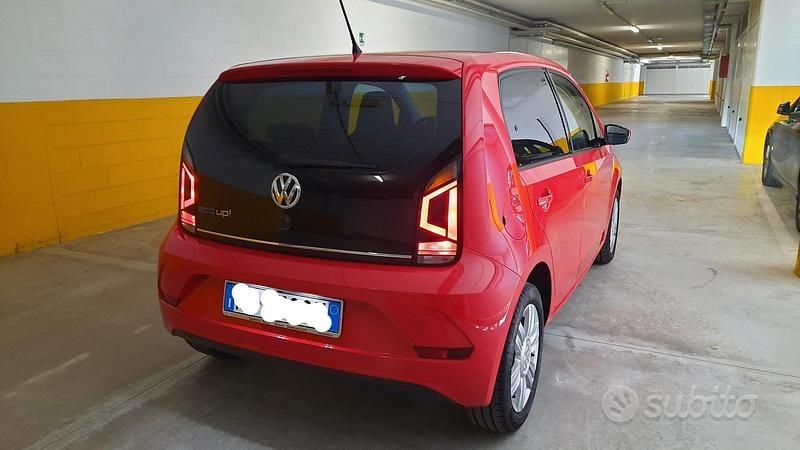 Usata VW up! Highline 68 CV (50 kW) 2017 Rosso Utilitaria
