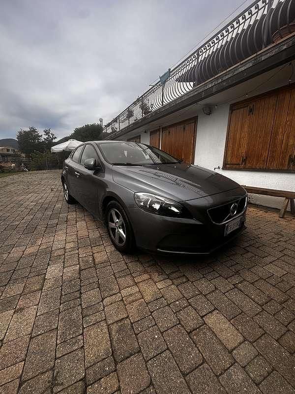 Usata 2018 Volvo V40 Business Edition Station wagon | 10.500 € (Buon prezzo) - Immagine 1/4