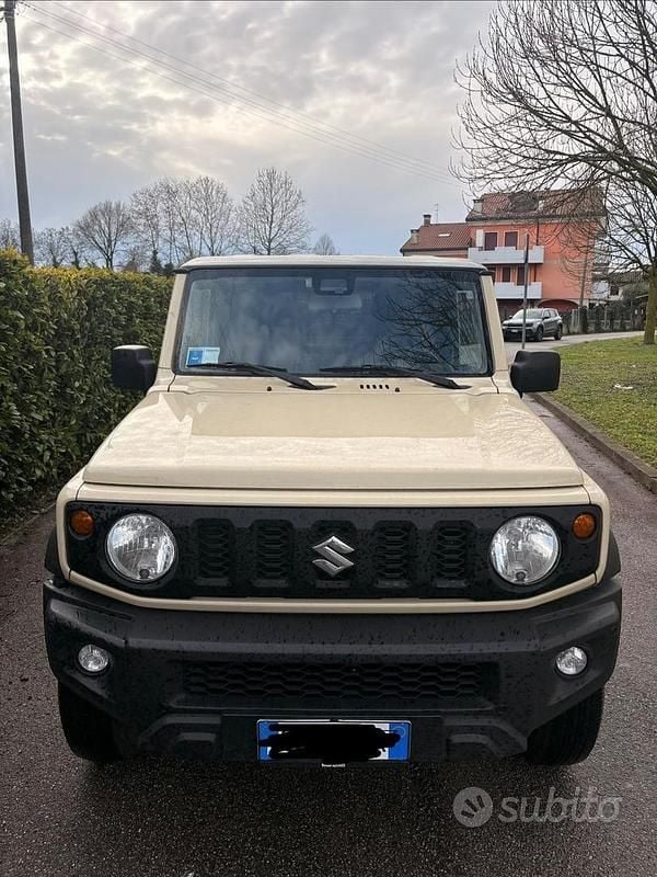 Giallo Usata 2024 Suzuki Jimny SUV | 26.500 € (Ottimo prezzo) - Immagine 1/4