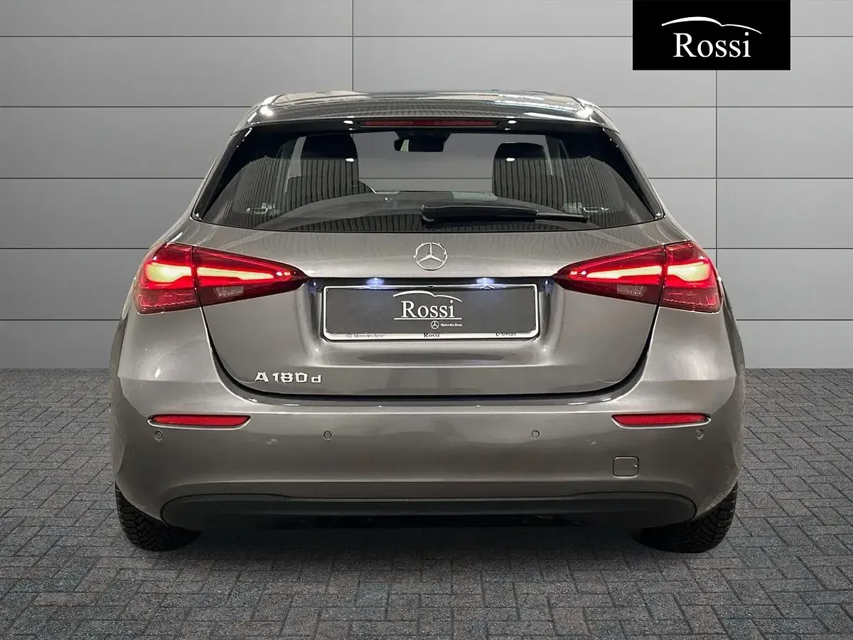 Usata Mercedes A180 Advanced 116 CV (85 kW) 2023 Bianco polare Berlina