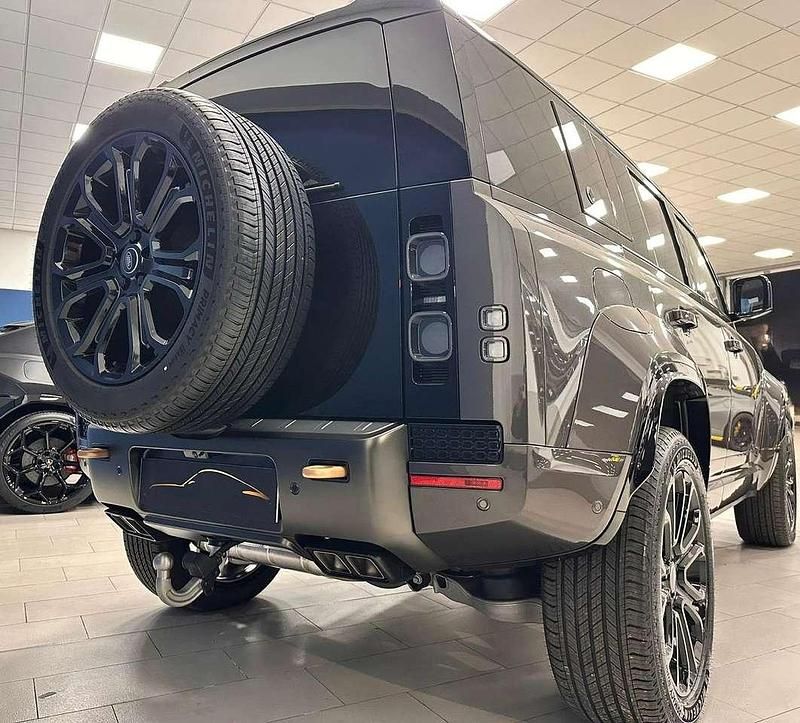 Nuova Land Rover Defender 635 CV (467 kW) 2025 Grigio SUV