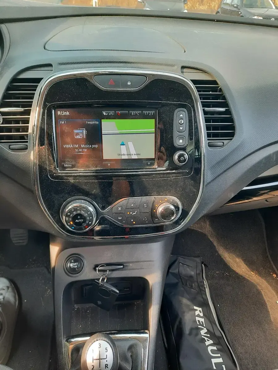 Usata Renault Captur 89 CV (65 kW) 2014 Grigio SUV