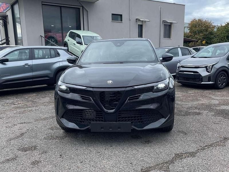 Nero tortona Nuova 2025 Alfa Romeo Junior Edizione Speciale SUV | 31.500 € (Cara) - Immagine 1/4