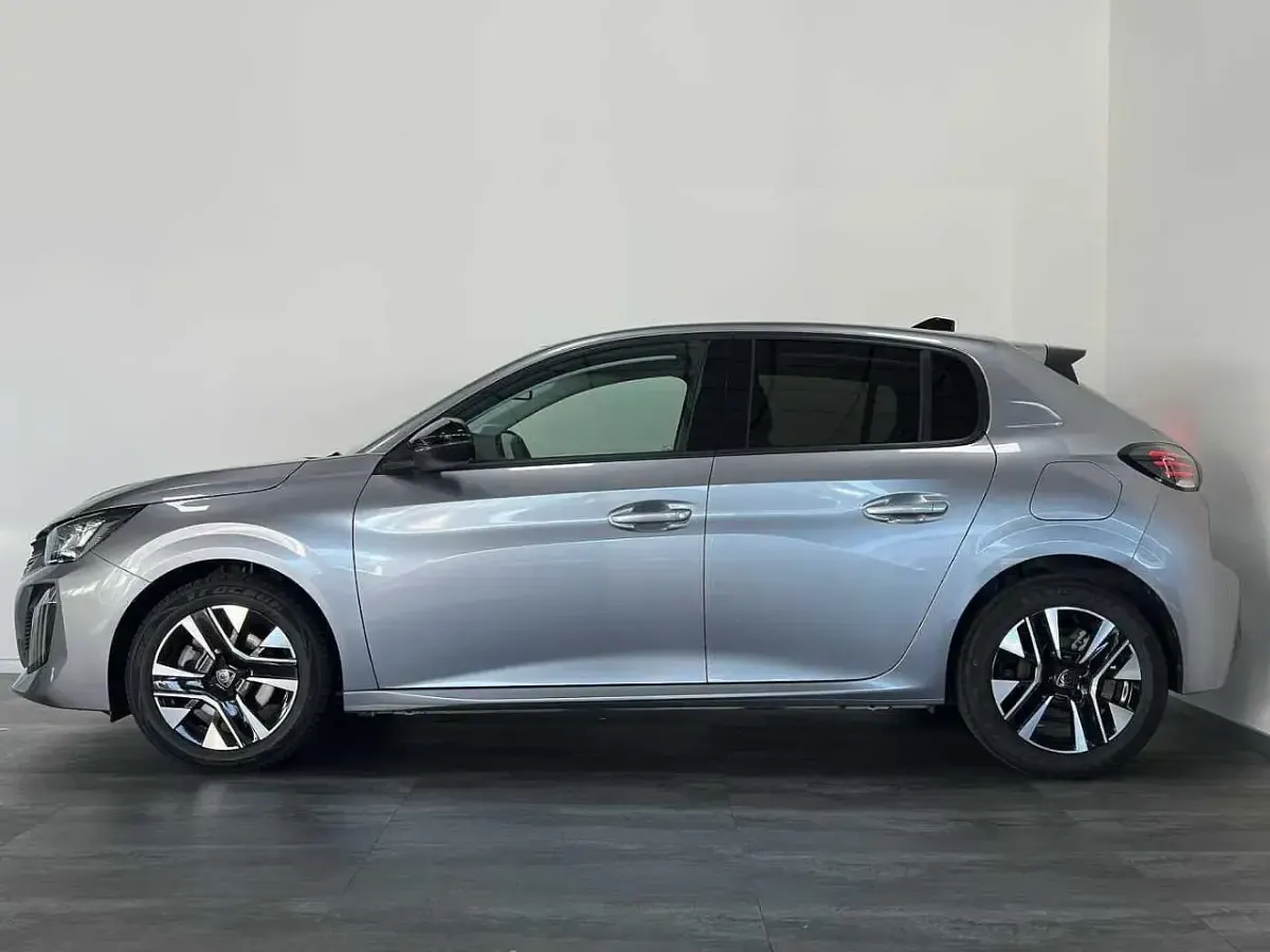 Usata Peugeot 208 Allure 102 CV (75 kW) 2025 Grigio Utilitaria
