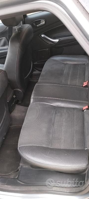 Gebraucht Ford Mondeo Titanium 140 PS (102 kW) 2009 Grau Kombi