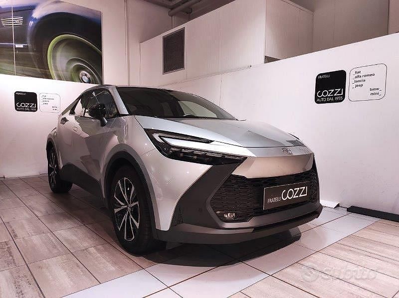 Grigio Usata 2025 Toyota C-HR Trend SUV | 26.700 € (Buon prezzo) - Immagine 1/4