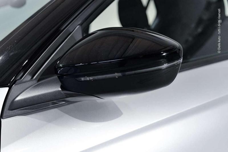 Usata Opel Corsa S 101 CV (74 kW) 2025 Argento met. / tetto nero Utilitaria