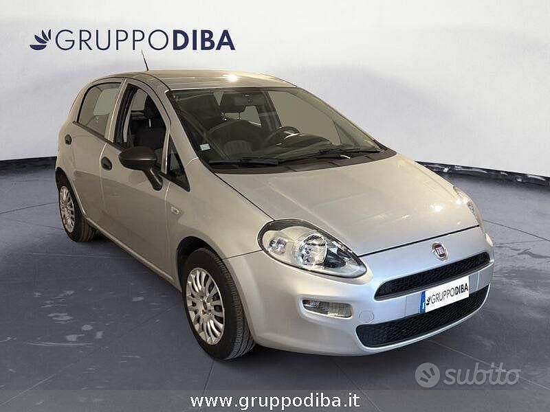 Usata Fiat Punto Street 69 CV (50 kW) 2018 Argento Utilitaria