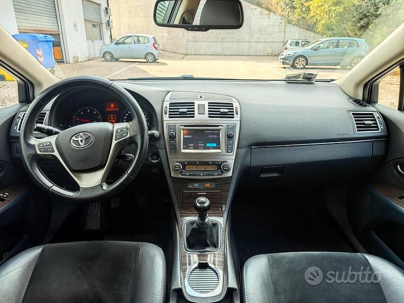 Usata Toyota Avensis 123 CV (90 kW) 2014 Grigio Station wagon