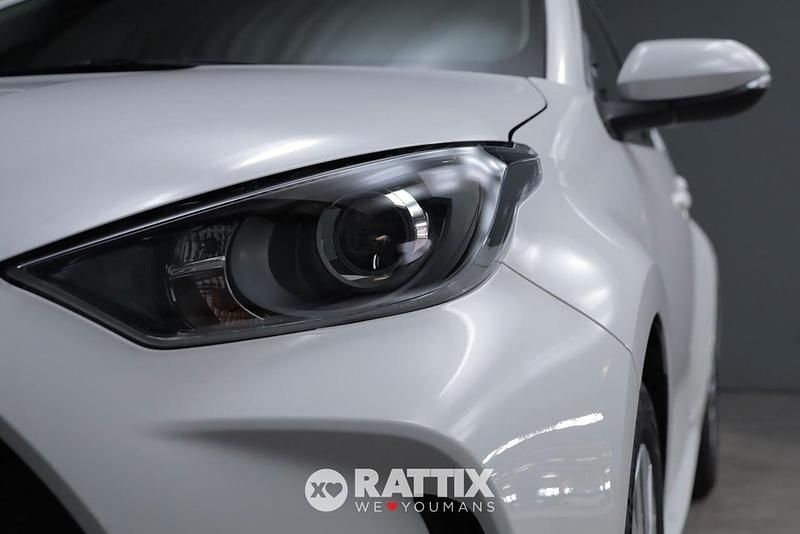 Nouă Toyota Yaris Hybrid Active 92 CP (67 kW) 2025 Alb Berlinǎ