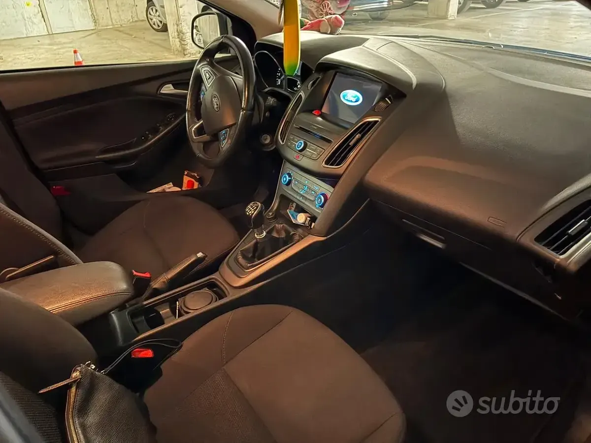 Usata Ford Focus 69 CV (50 kW) 2004 Nero Station wagon