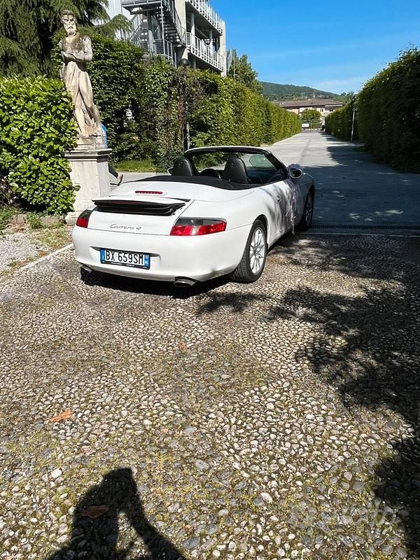 Usata Porsche 911 Carrera 4 345 CV (253 kW) 2001 Bianco Cabrio