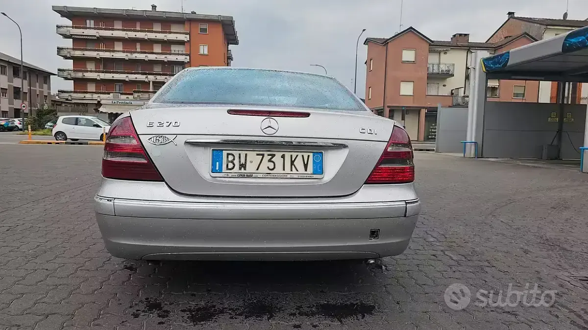 Usata Mercedes E270 Avantgarde 177 CV (130 kW) 2002 Grigio Berlina