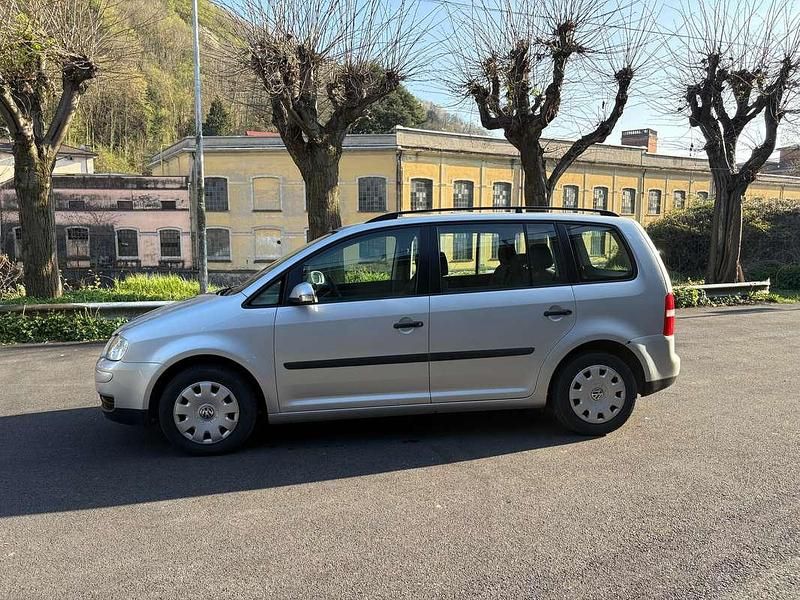 Usata VW Touran Trendline 101 CV (74 kW) 2004 Grigio Monovolume