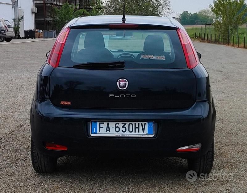 Usata Fiat Punto Street 69 CV (50 kW) 2015 Blu Utilitaria