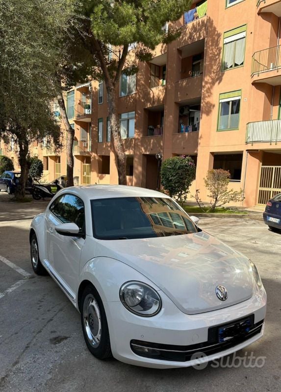 Bianco Usata 2012 VW Maggiolino Tre volumi | 8300 € (Buon prezzo) - Immagine 1/4
