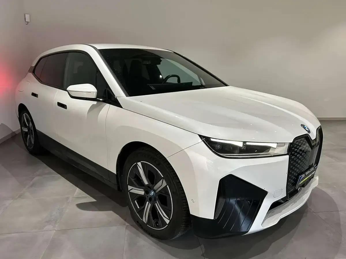 Usado BMW iX 102 kW (139 HP) 2022 Branco SUV