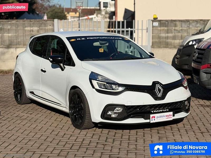 Second-hand Renault Clio IV Trophy 220 CP (161 kW) 2018 Alb Berlinǎ