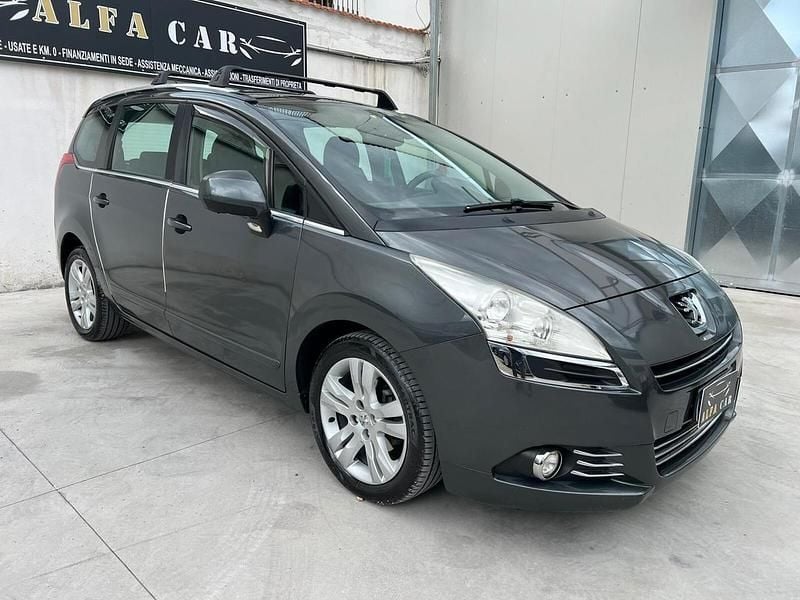 Usata Peugeot 5008 Allure 114 CV (83 kW) 2013 Grigio Monovolume