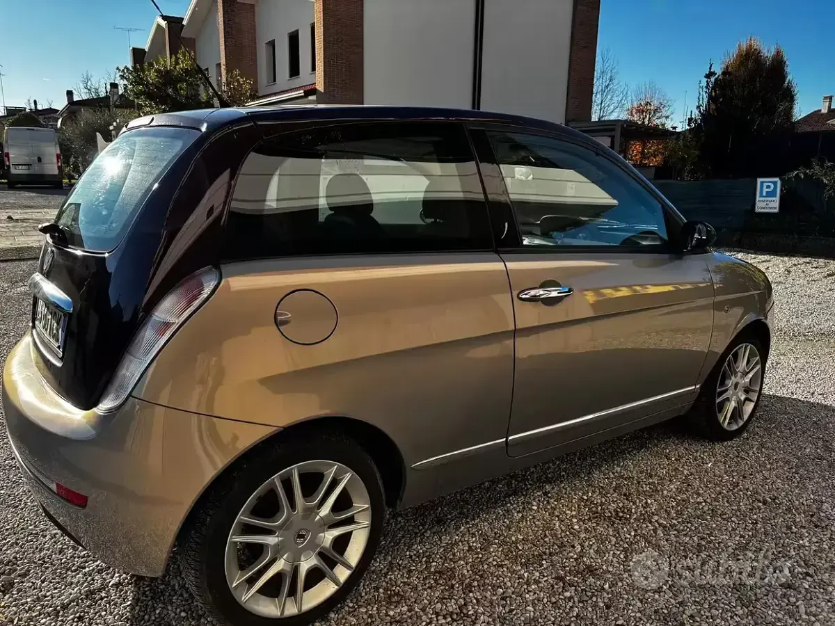 Usata Lancia Ypsilon 95 CV (69 kW) 2013 Utilitaria