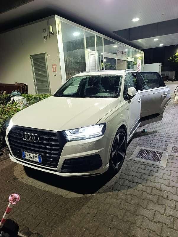 Usata 2017 Audi Q7 Ambiente SUV | 32.000 € (Buon prezzo) - Immagine 1/3