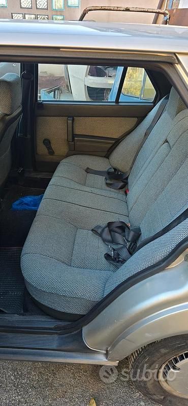 Usata Alfa Romeo 75 120 CV (88 kW) 1988 Grigio Berlina