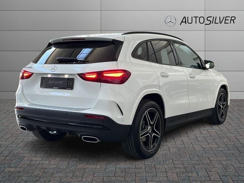 Usata Mercedes GLA180 116 CV (85 kW) 2024 Nero / pastello SUV