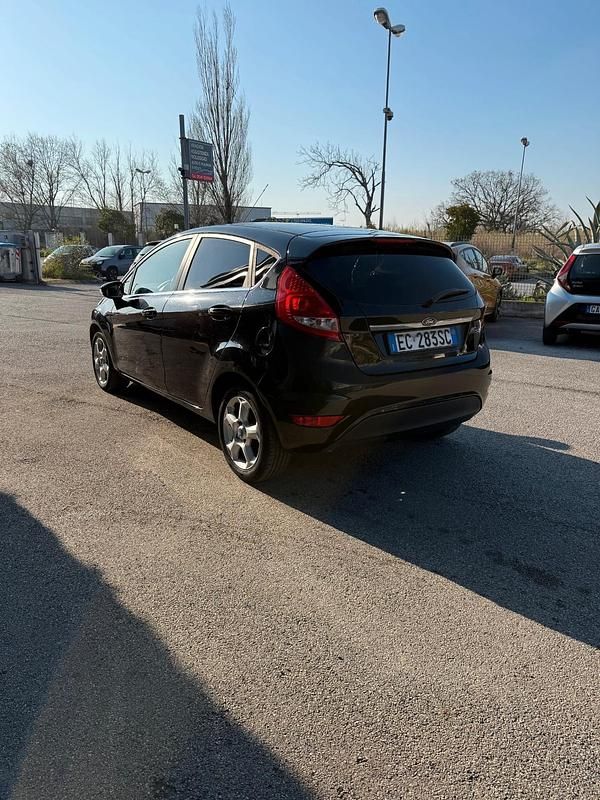 Usata Ford Fiesta Titanium 92 CV (67 kW) 2010 Nero Utilitaria