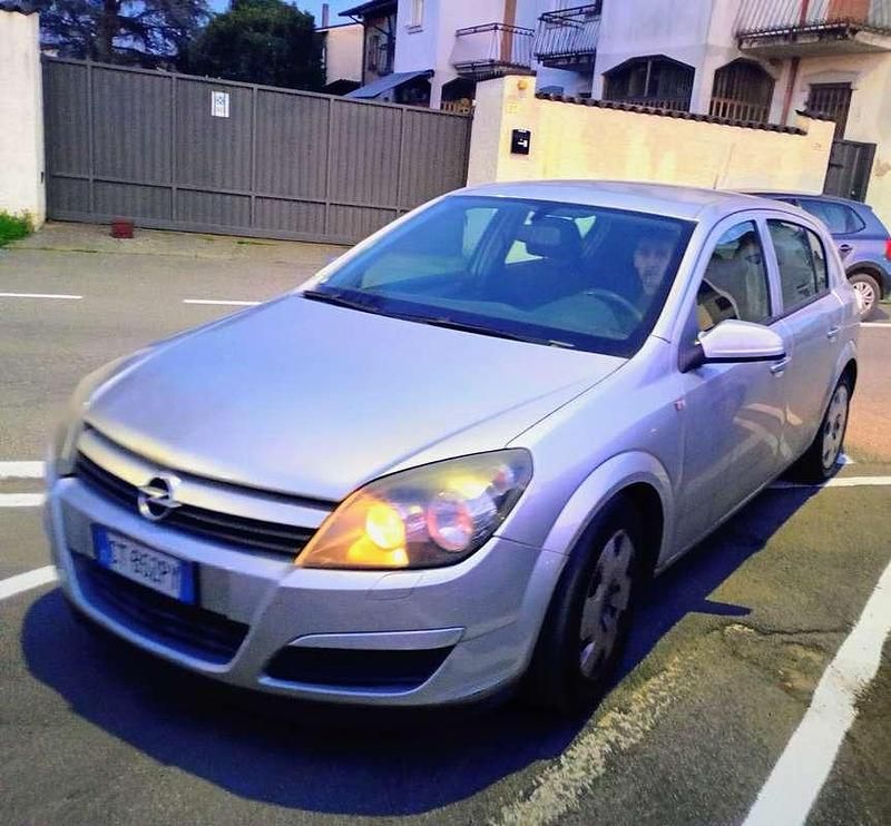 Usata Opel Astra Edition 82 CV (60 kW) 2004 Argento