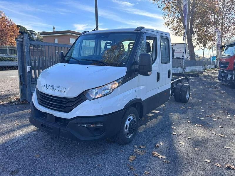 Bianco Nuova 2025 Iveco Daily Due volumi | 37.900 € (Ottimo prezzo) - Immagine 1/4
