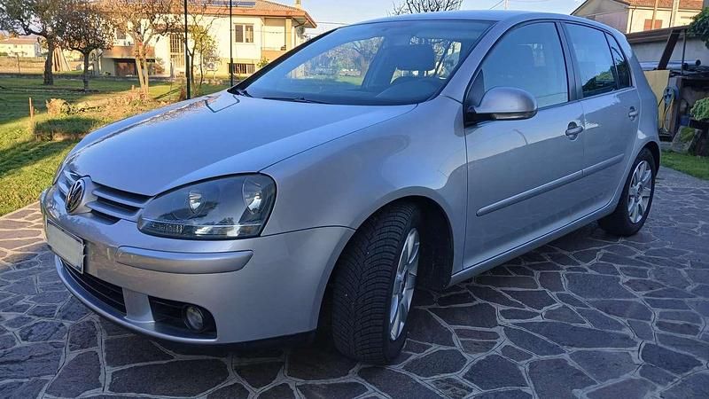 Usata VW Golf IV Sportline 140 CV (102 kW) 2004 Argento Berlina