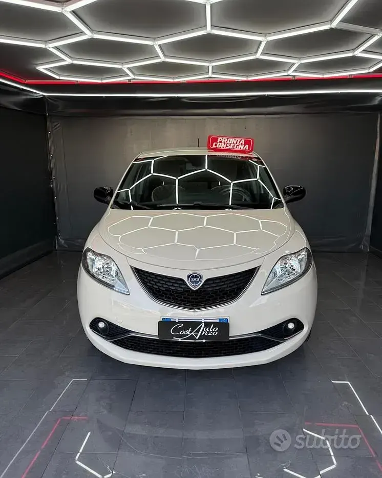 Usata Lancia Ypsilon Platinum 95 CV (69 kW) 2016 Beige Utilitaria