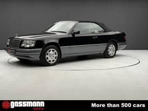 Usata Mercedes E320 220 CV (161 kW) 1995 Nero Cabrio